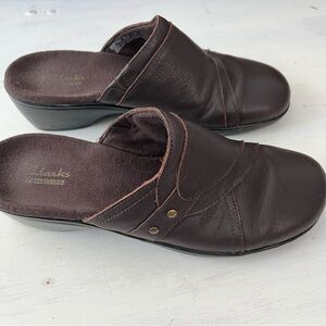 Clarks Women's Mules Brown Leather Slip On Comfort Shoes Clogs  Sz 7.5